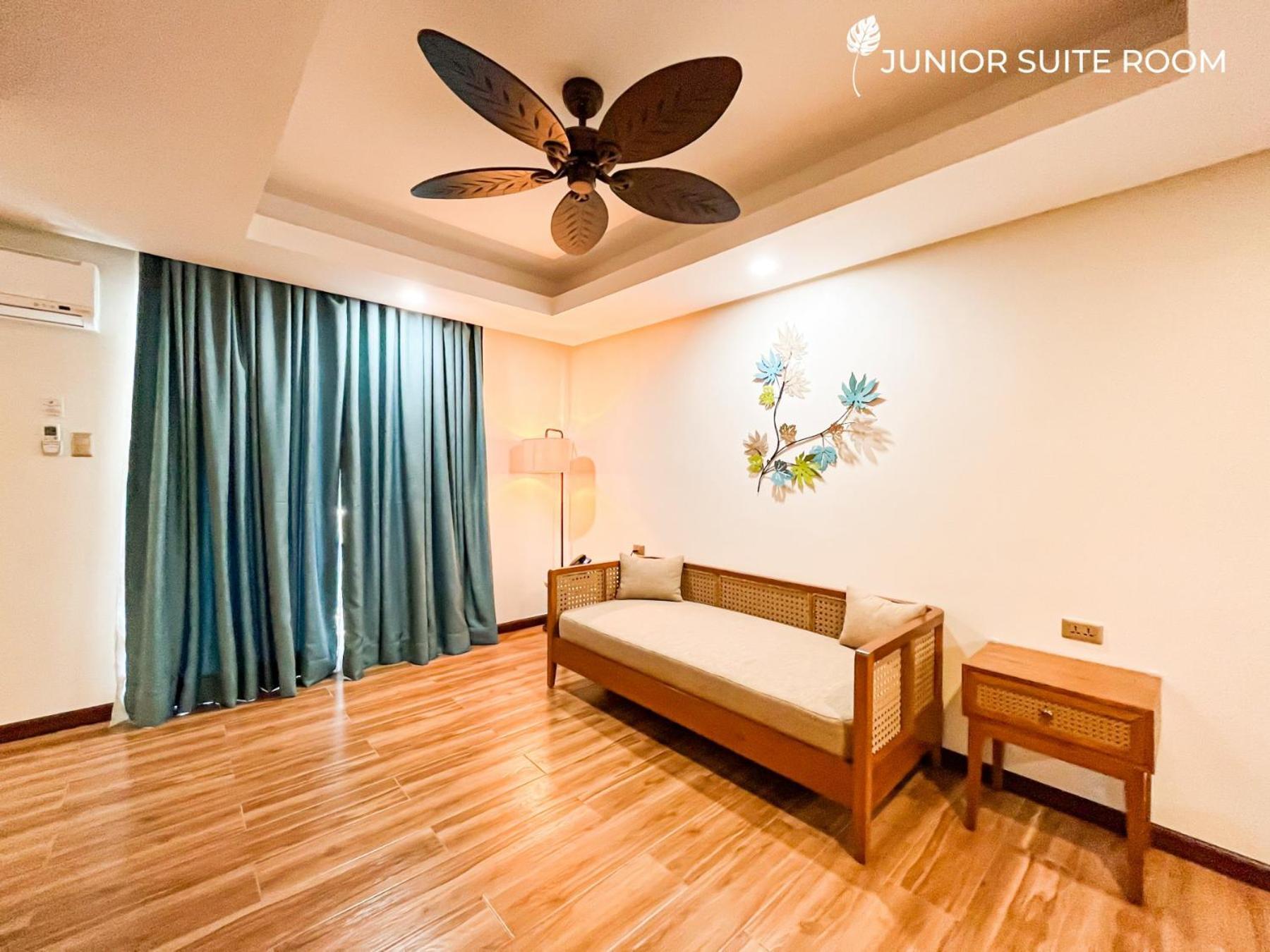 La Jolla Hotel And Beach Resort Bagac מראה חיצוני תמונה