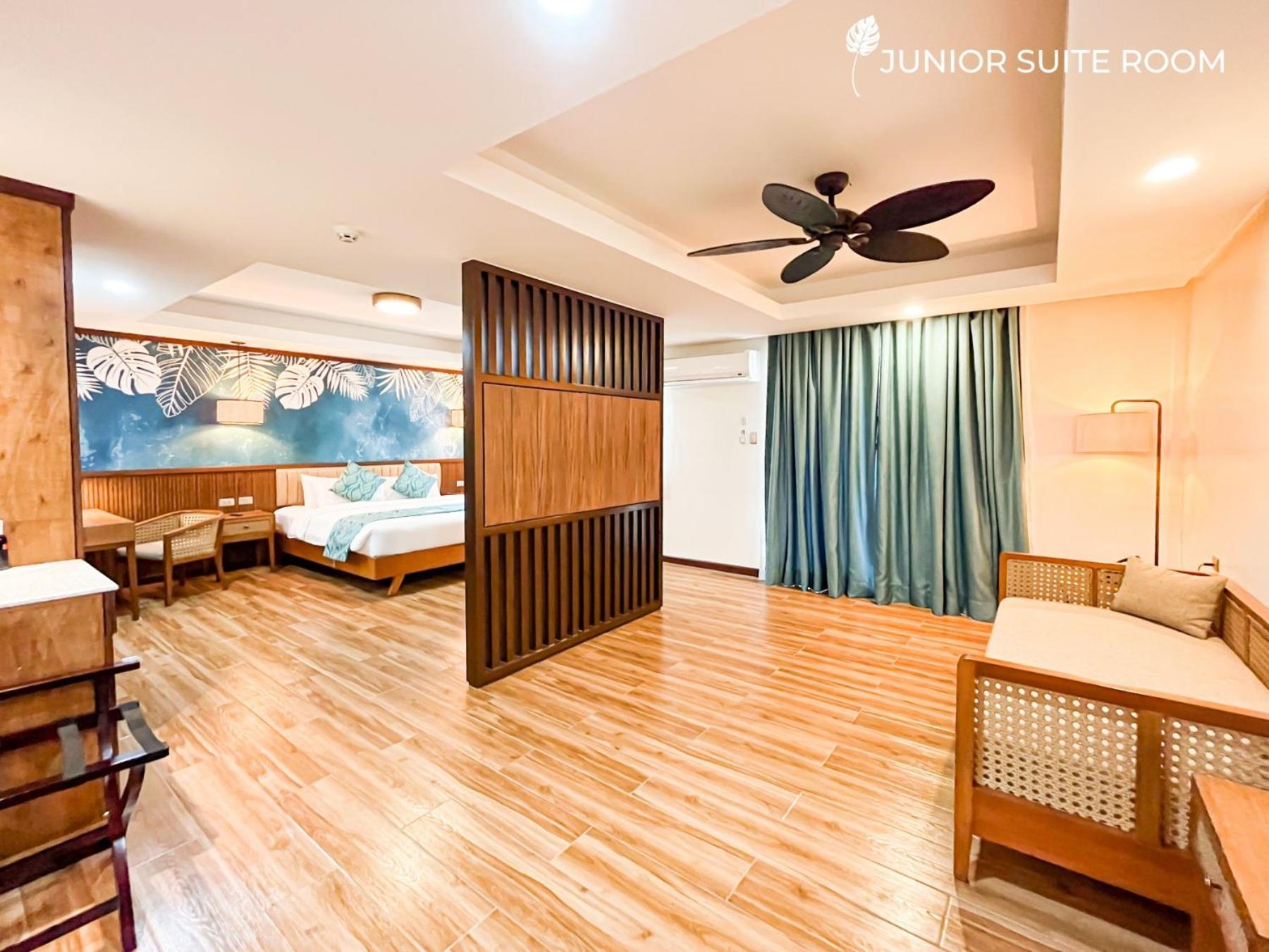 Bagac La Jolla Luxury Beach Resort מראה חיצוני תמונה